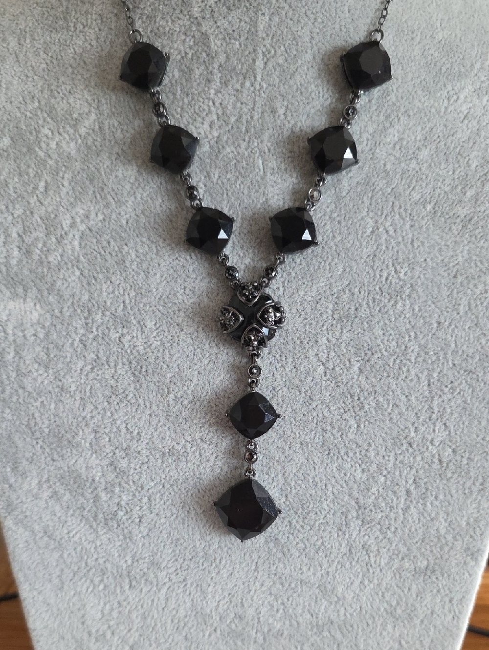 Vintage Crown Trifari Black Faceted Acrylic Y-Necklace